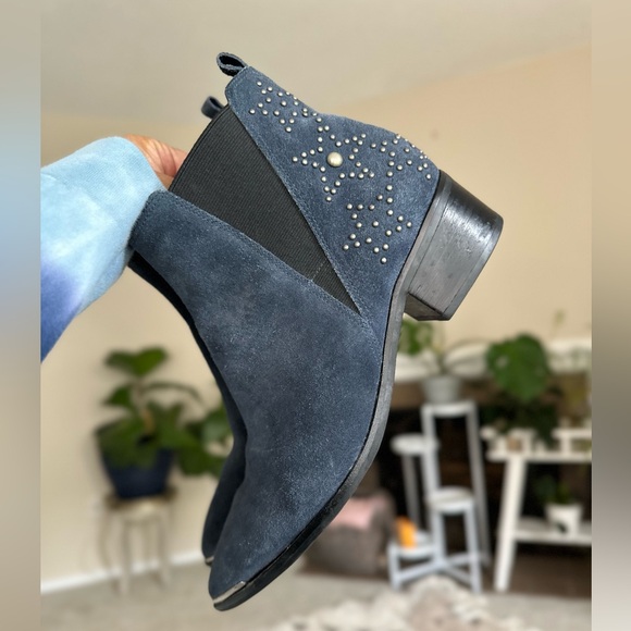 Marc Fisher LTD Yalyn metal studded blue suede Chelsea pointy toe booties size 9 - Picture 11 of 13